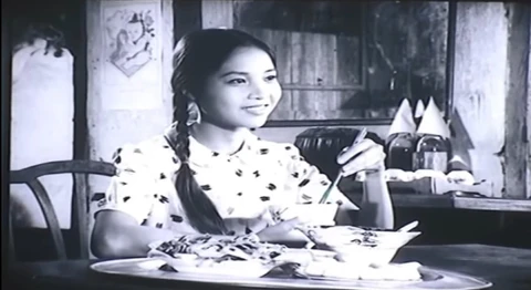Truyện cổ tích cho tuổi 17: Đạo diễn cấm khóc khi diễn viên diễn nỗi đau tột cùng - Ảnh 1. Truyện cổ tích cho tuổi 17 - Ảnh 1.