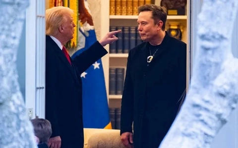 Xe Tesla giảm giá lăn bánh tới 260 triệu đồng giữa 'khẩu chiến' Trump - Musk - Ảnh 2.