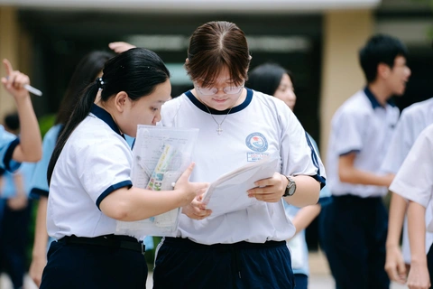 Đề toán thi vào lớp 10 TP.HCM, thí sinh đánh giá trái ngược nhau - Ảnh 4.