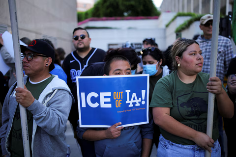 Biểu tình hỗn loạn ở Los Angeles: Thị trưởng LA phản bác tuyên bố của ông Trump - Ảnh 5.