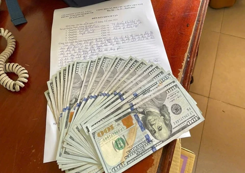 Nữ hành khách bỏ quên ba lô chứa 2.200 USD ở ga Quảng Ngãi - Ảnh 3.