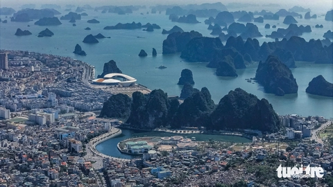 Khách Tây đến Hạ Long ngủ một đêm là về: Cần giữ hồn bản địa thay vì bê tông hóa - Ảnh 4. Hạ Long - Ảnh 4.