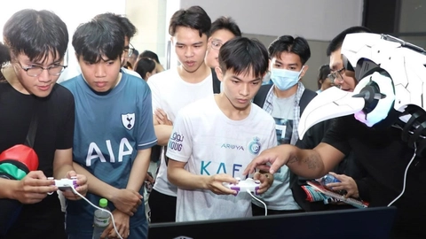Đón sóng nhân lực chất lượng cao: Bỏ việc lương cao đi học lại - Ảnh 2.