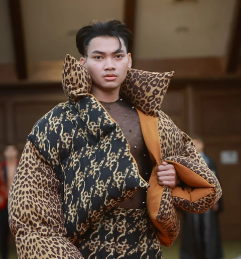 Manhunt International 2025: Đêm thời trang đơn điệu, thiếu sức hút - Ảnh 3. Manhunt International - Ảnh 3.