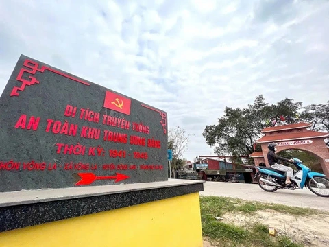 Chủ tịch Hà Nội lập 11 tổ công tác để giám sát việc sắp xếp lại xã, phường - Ảnh 1.