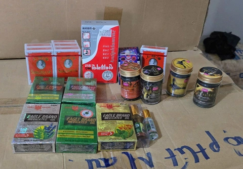 Công an TP.HCM bắt cặp vợ chồng sản xuất 70.000 chai dầu con Ó giả- Ảnh 3. dầu gió con ó - Ảnh 3.
