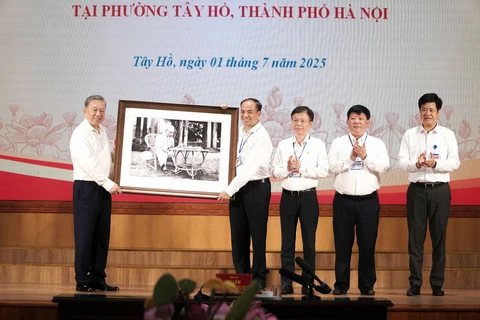 Tổng Bí thư Tô Lâm kiểm tra thực tế tại xã phường ở Hà Nội trong ngày đầu vận hành chính quyền 2 cấp - Ảnh 3.