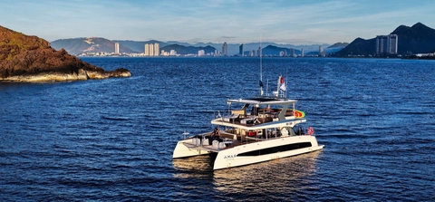 Ngắm vịnh Nha Trang từ du thuyền - Ảnh 1. du thuyền - Ảnh 1.