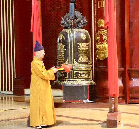 Đúng 6h sáng nay, Hơn 18.000 ngôi chùa, tự viện trên cả nước đồng loạt cầu Quốc thái dân an - Ảnh 3. Quốc thái dân an - Ảnh 3.