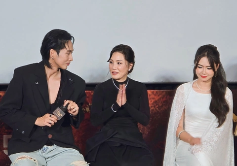 Hồng Đào - Ảnh 1.