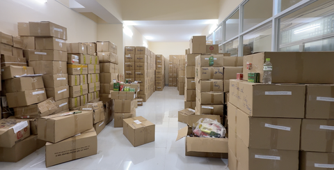 Công an TP.HCM bắt cặp vợ chồng sản xuất 70.000 chai dầu con Ó giả- Ảnh 2. dầu gió con ó - Ảnh 2.