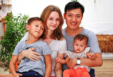 Tổ ấm Việt - Nga giữa lòng phố biển - Ảnh 1. Việt - Nga - Ảnh 1.