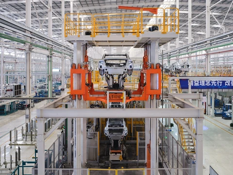 Bên trong nhà máy xe điện Trung Quốc: Đẹp lạnh lùng nhưng vắng bóng con người - Ảnh 1. xe điện Trung Quốc - Ảnh 1.