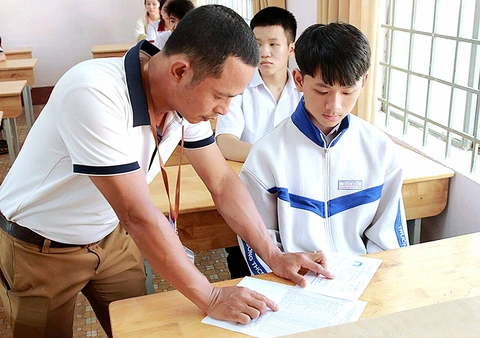 Khi điểm chuẩn vào lớp 10 'chạm đáy' - Ảnh 1.