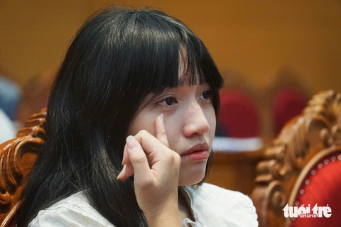 Tôn vinh những bông hoa ngát hương trên hành trình vượt khó đến trường - Ảnh 4. vượt khó - Ảnh 4.
