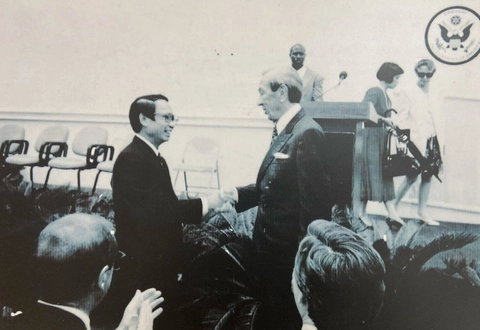 Xem lại thời khắc Tổng thống Bill Clinton tuyên bố bình thường hóa quan hệ với Việt Nam 30 năm trước - Ảnh 7. bình thường hóa quan hệ - Ảnh 8.