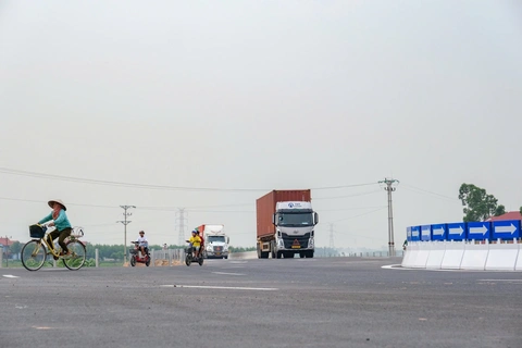 Cầu nghìn tỉ vừa thông, dân phải đi đường vòng, vì sao? - Ảnh 1. Cầu Đồng Việt - Ảnh 1.