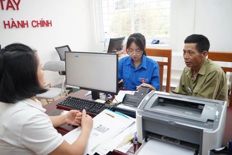 Trang bị kỹ năng hướng dẫn người dân dùng VNeID vận hành chính quyền 2 cấp - Ảnh 1.