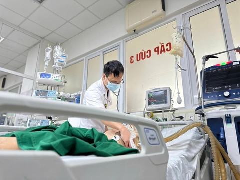 Liệt tứ chi sau mũi tiêm thuốc giảm đau mỏi cổ vai gáy - Ảnh 1. Liệt tứ chi sau mũi tiêm thuốc giảm đau mỏi cổ vai gáy - Ảnh 1.