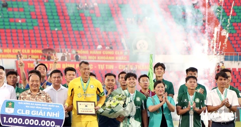 CLB Trường Tươi Bình Phước chia tay HLV trưởng Huỳnh Quốc Anh - Ảnh 2.