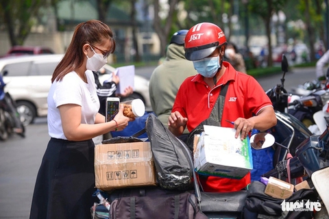 Thu thuế VAT tự động với hàng nhập chuyển phát nhanh dưới 1 triệu đồng - Ảnh 1.