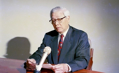 Nhìn lại lịch sử 30 năm bình thường hóa quan hệ Việt - Mỹ qua ảnh - Ảnh 1.