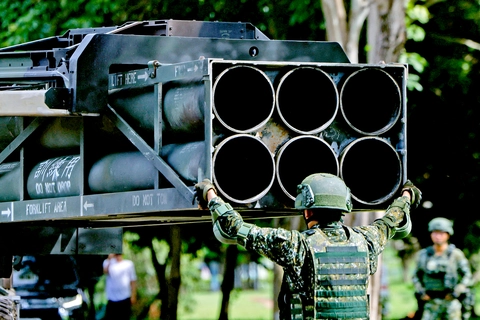 Đài Loan tập trận 10 ngày, đưa hệ thống HIMARS của Mỹ ra công viên - Ảnh 1.