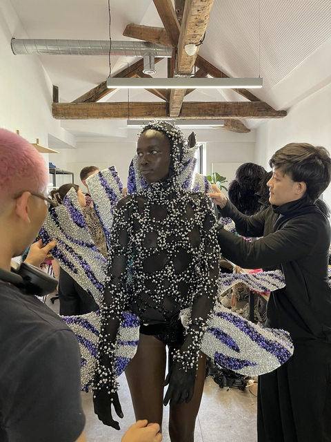 Choáng ngợp với những thiết kế siêu thực của Nguyễn Tiến Truyển tại Paris Haute Couture - Ảnh 13. Nguyễn Tiến Truyển - Ảnh 13.
