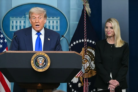Ông Trump bảo vệ Bộ Tư pháp giữa chỉ trích liên quan tỉ phú ấu dâm Jeffrey Epstein - Ảnh 1. ông Trump - Ảnh 1.