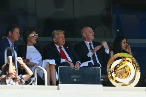 Tổng thống Donald Trump trao huy chương cho Chelsea - Tuổi Trẻ Online
