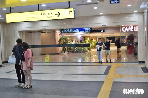 Người dân háo hức khám phá trung tâm mua sắm nối ga metro dưới lòng TP.HCM - Ảnh 1.