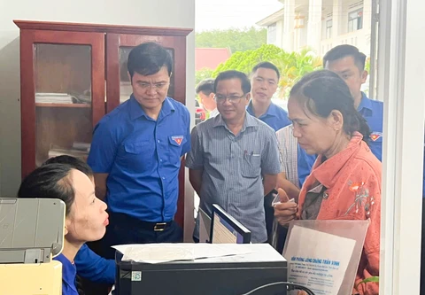 Bí thư thứ nhất Trung ương Đoàn thăm đoàn viên các xã biên giới tỉnh Gia Lai- Ảnh 2. Bí thư thứ nhất Trung ương Đoàn thăm đoàn viên các xã biên giới tỉnh Gia Lai - Ảnh 2.