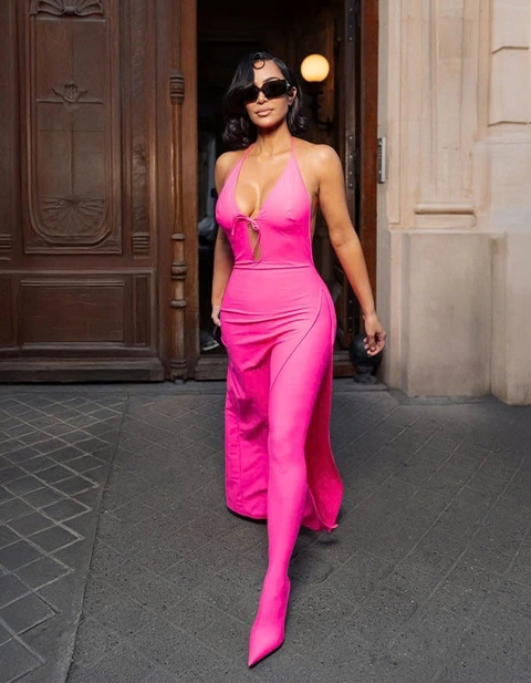 Kim Kardashian: 'Tắc kè hoa' thời trang hiện đại của Hollywood - Ảnh 6. Kim Kardashian thoát sự thao túng của Kanye West, giành lại thẩm mỹ thời trang như mong muốn - Ảnh 6.