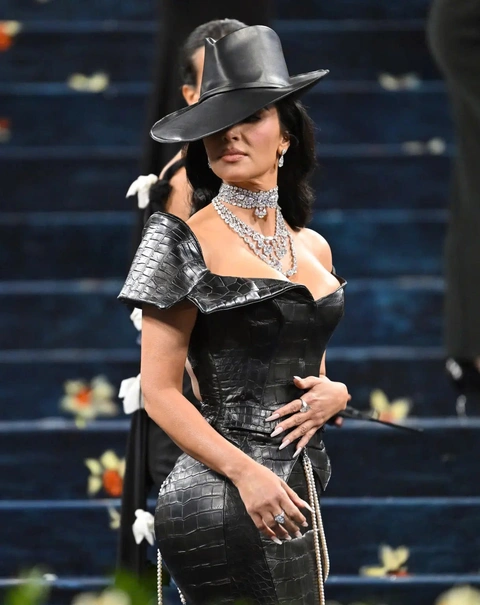 Kim Kardashian: 'Tắc kè hoa' thời trang hiện đại của Hollywood - Ảnh 10. Kim Kardashian - Ảnh 10.