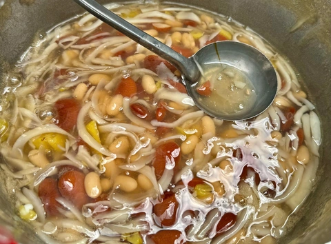 'Ngoại' Mai 83 tuổi và gánh chè hơn 30 năm nuôi con trai bị tâm thần - Ảnh 3. gánh chè - Ảnh 3.