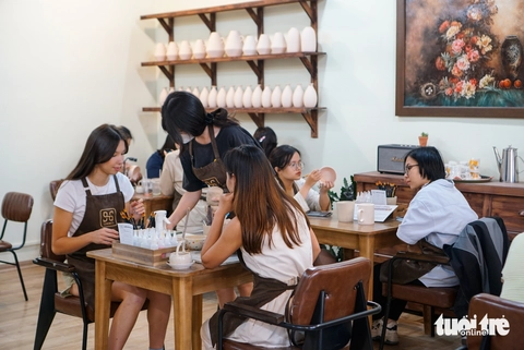 Mở hầu bao làm gốm thủ công, chữa lành giữa lòng thành phố - Ảnh 2. chữa lành - Ảnh 2.