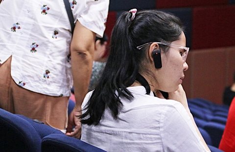 Hỗ trợ người khiếm thị 'chạm' nghệ thuật kịch sân khấu - Ảnh 2. người khiếm thị - Ảnh 2.