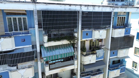 'Chuồng cọp' ở chung cư tại Nha Trang: Tháo bỏ sợ trộm, để lo cháy nổ- Ảnh 1. 'Chuồng cọp' ở chung cư tại Nha Trang: Nỗi lo trộm át nỗi sợ cháy nổ - Ảnh 1.