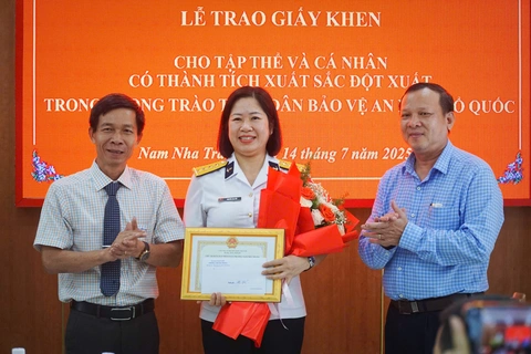 Khen thưởng nữ đại úy hải quân trả lại ví tiền cho người nước ngoài: Lan tỏa hành động tử tế- Ảnh 1. Nha Trang - Ảnh 1.
