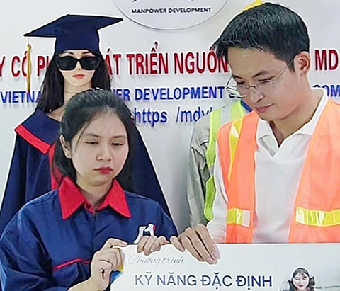Sinh viên loay hoay xin việc sau tốt nghiệp - Kỳ 2: Bí quyết ra trường có việc ngay: lăn lộn từ sớm? - Ảnh 2. xin việc - Ảnh 2.