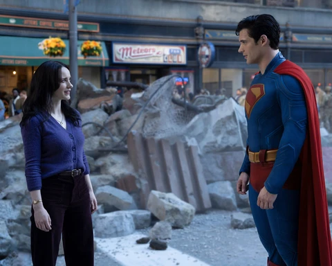 Tại sao Ấn Độ cắt nụ hôn của Superman nhưng vẫn duyệt cảnh cưỡng hiếp phụ nữ? - Ảnh 2. Superman - Ảnh 2.