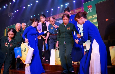 đào núi, lấp biển - Ảnh 1.