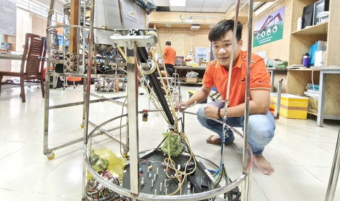 Vào 'lò luyện' robot đi thi quốc tế - Ảnh 3. robot - Ảnh 3.
