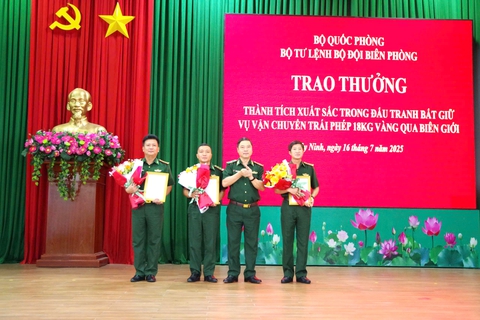 Khen thưởng các đơn vị thu giữ 18kg vàng 9999 qua biên giới Tây Ninh - Ảnh 1.