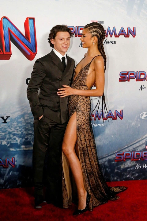 'Người nhện' Tom Holland và Zendaya: Đôi tình nhân dẫn đầu xu hướng thời trang thảm đỏ - Ảnh 10. Tom Holland - Ảnh 9.