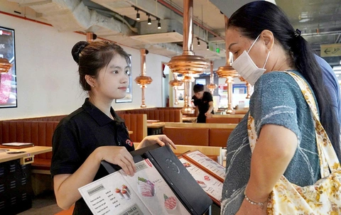 Loay hoay xin việc sau tốt nghiệp - Kỳ 4: Cất bằng chuyên môn để tạm có việc kiếm tiền - Ảnh 2. tốt nghiệp - Ảnh 2.