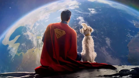 Siêu khuyển Krypto tạo cơn sốt nhận nuôi chó sau khi Superman công chiếu - Ảnh 1. Superman - Ảnh 1.