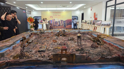 Mưa đỏ và những khoảnh khắc im lặng của chiến tranh: Tôi nghĩ đó là lúc họ mơ về hòa bình - Ảnh 10.