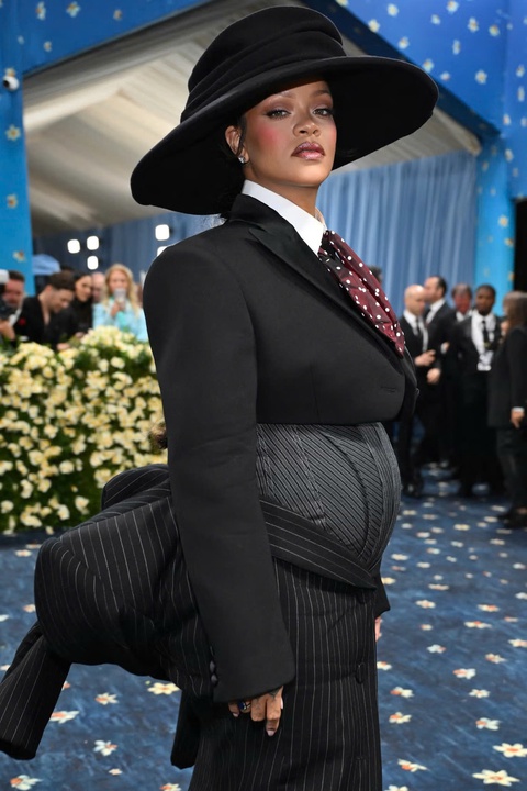 Rihanna chính thức trở thành “bà mẹ ngầu nhất” của làng thời trang - Ảnh 5. Rihanna - Ảnh 5.