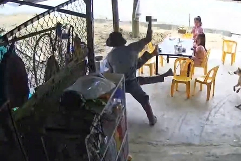 đâm - Ảnh 1.